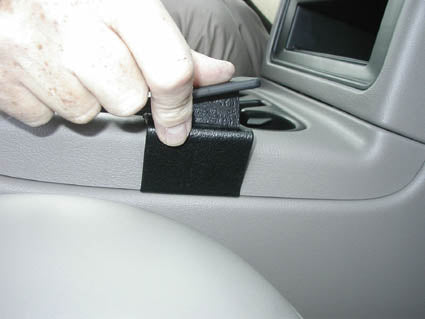 Brodit ProClip 833308 voor Chevrolet Tahoe 2003-2006, Chevrolet Suburban 2003-2006 e.a. - detail van dashboardmontage