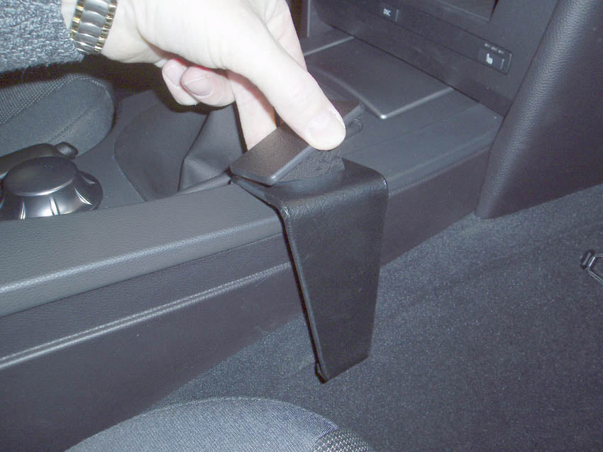 Brodit ProClip 833379 voor BMW 5-series M5 E60, E61 2004-2010 - montagepositie op dashboard