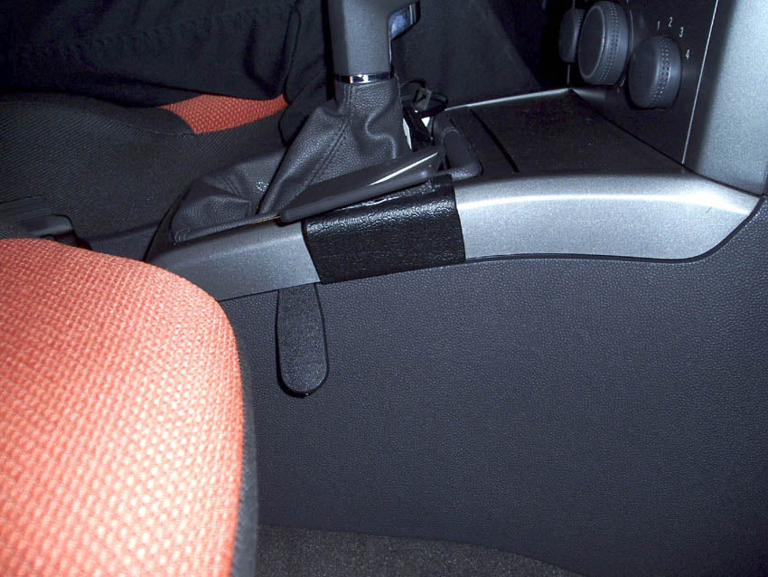Brodit ProClip 833442 voor Opel Astra 2004-2009 en Saturn Astra 2008-2009 - ProClip geplaatst in het voertuig
