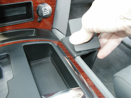 Brodit ProClip 833699 voor Jeep Grand Cherokee 2005-2010 en Jeep Commander 2006-2010 - montagepositie op dashboard