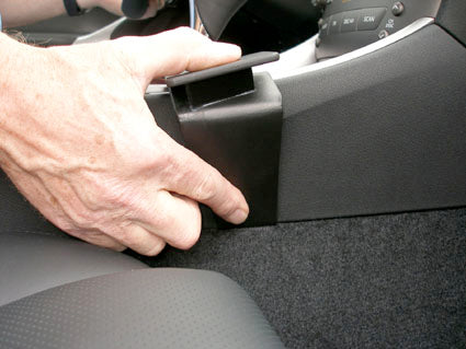 Brodit ProClip 833849 voor Lexus IS Series 2006-2013 en Lexus IS Convertible Series 2009-2015 - detail van dashboardmontage