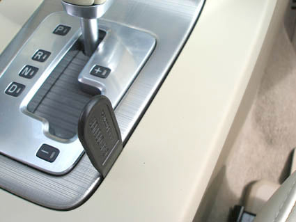 Brodit ProClip 833871 voor Volvo XC70 2008-2010, Volvo V70 II 2008-2010 en Volvo S80 2007-2010 - montagepositie op dashboard