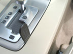 Brodit ProClip 833871 voor Volvo XC70 2008-2010, Volvo V70 II 2008-2010 en Volvo S80 2007-2010 - montagepositie op dashboard