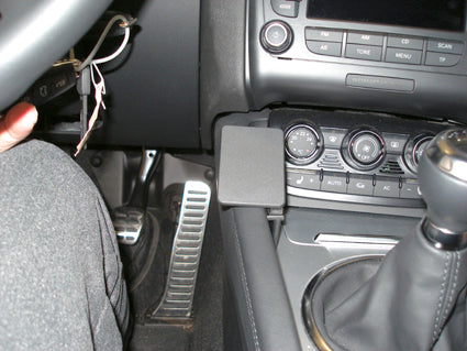 Brodit ProClip 833976 voor Audi TT 2007-2014 - detail van dashboardmontage