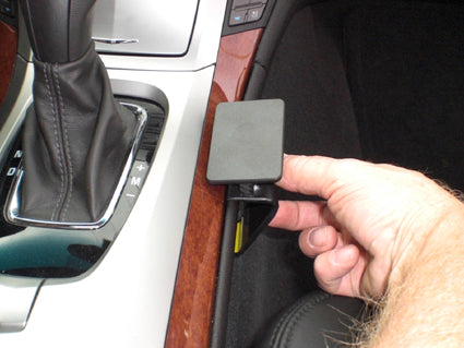 Brodit ProClip 834113 voor Cadillac CTS Coupe 2011-2014 en Cadillac CTS 2008-2013 - montagepositie op dashboard