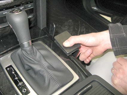 Brodit ProClip 834334 voor Mercedes Benz E-Class, Stationwagon 2010-2016, Mercedes Benz E-Class, Sedan 2009-2016 en Mercedes Benz E-Class, Sedan 2010-2016 - ProClip geplaatst in het voertuig