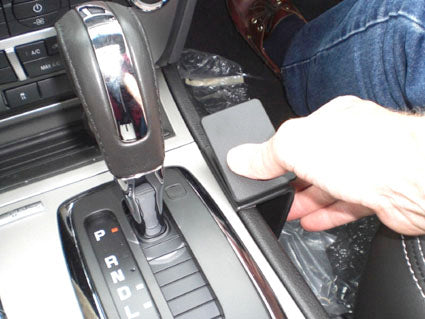 Brodit ProClip 834364 voor Ford Fusion 2010-2012, Mercury Milan Hybrid 2010-2012 en Mercury Milan 2010-2012 - montagepositie op dashboard