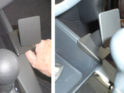 Brodit ProClip 834372 voor Kia Forte 2010-2011 en Kia Cerato 2010-2011 - montagepositie op dashboard