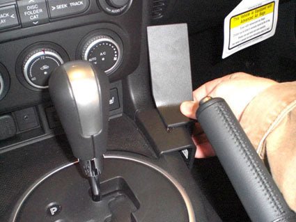 Brodit ProClip 834416 voor Mazda MX-5 2009-2015 en Mazda Miata 2009-2015 - montagepositie op dashboard
