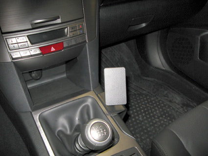Brodit ProClip 834426 voor Subaru Outback 2010-2014 en Subaru Legacy 2010-2014 - detail van dashboardmontage