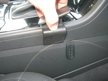 Brodit ProClip 834596 voor Volkswagen Touareg 2011-2018 - detail van dashboardmontage