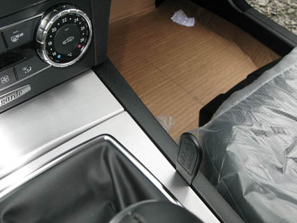 Brodit ProClip 834616 voor Mercedes Benz C-Class (180-320) 2011-2014 - montagepositie op dashboard