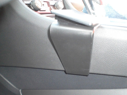 Brodit ProClip 834773 voor Porsche Cayman (Type 981) 2012-2021, Porsche Boxster (Type 981) 2012-2020 en Porsche 911 2012-2016 - detail van dashboardmontage