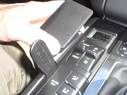 Brodit ProClip 835012 voor Porsche Macan 2015-2026 - montagepositie op dashboard