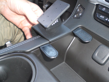 Brodit ProClip 835024 voor Chevrolet Tahoe 2015-2020, Chevrolet Suburban 2015-2020 e.a. - detail van dashboardmontage