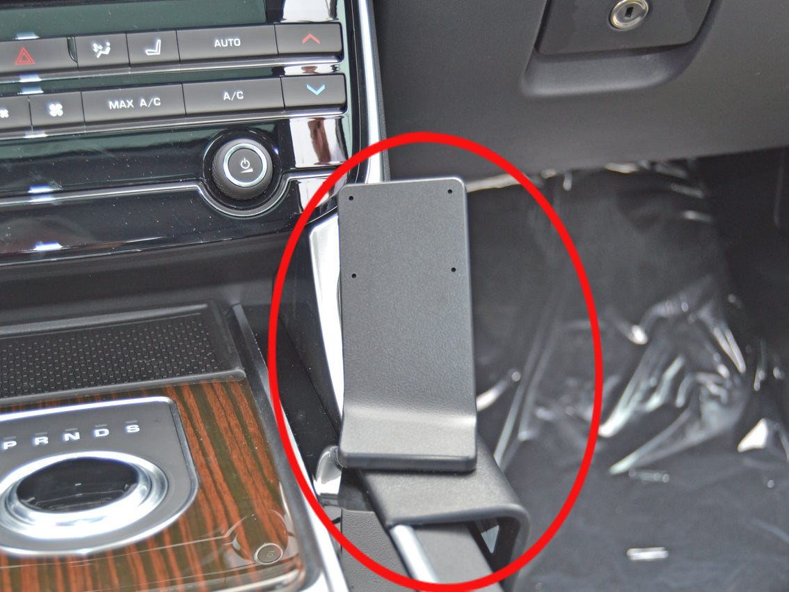 Brodit ProClip 835224 voor Jaguar XF 2016-2018 en Jaguar XE 2016-2018 - montagefoto 7