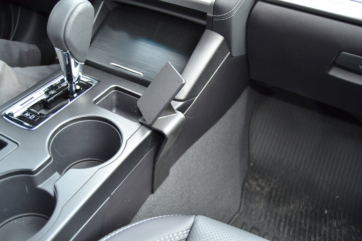 Brodit ProClip 835372 voor Subaru Legacy 2015-2021 - productfoto zwarte ABS montagebasis