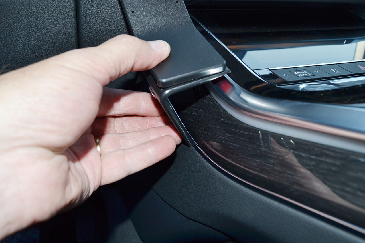 Brodit ProClip 835630 voor Audi Q7 2020-2026 - montagepositie op dashboard