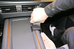 Brodit ProClip 835734 voor Cupra Born 2022-2026 en Seat Born 2022-2024 - detail van dashboardmontage
