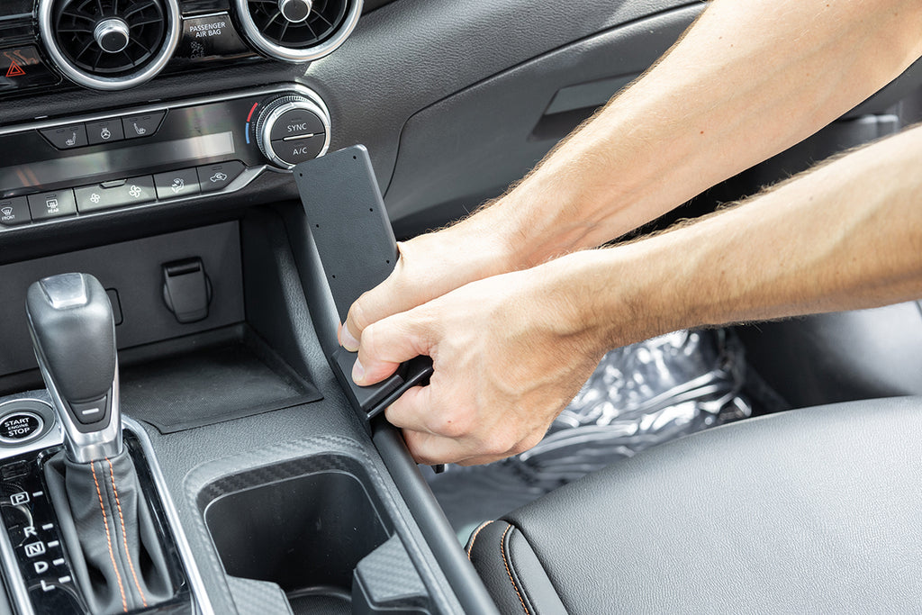 Brodit ProClip 836012 voor Nissan Sentra 2020-2025 - montagepositie op dashboard