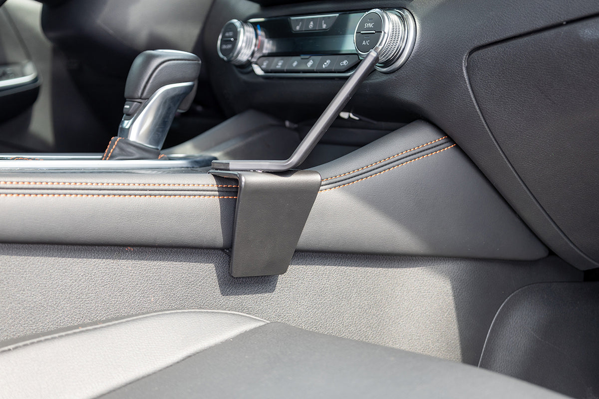 Brodit ProClip 836012 voor Nissan Sentra 2020-2025 - detail van dashboardmontage