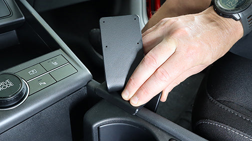 Brodit ProClip 836036 voor Hyundai Kona Hybrid 2024-2026 en Hyundai Kona 2024-2026 - detail van dashboardmontage