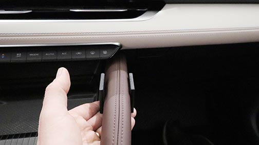 Brodit ProClip 836062 voor Geely Monjaro 2021-2026 - montagepositie op dashboard