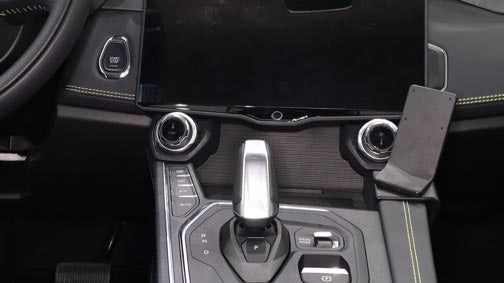 Brodit ProClip 836081 voor Lynk & Co 05 2020-2026 en Lynk & Co 01 2020-2024 - detail van dashboardmontage