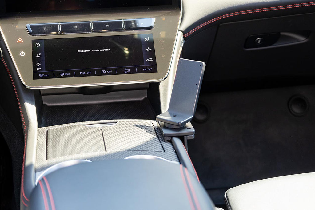 Brodit ProClip 836198 voor Maserati Grecale 2023-2026, Maserati GranTurismo 2023-2026 en Maserati GranCabrio 2023-2026 - montagefoto 7