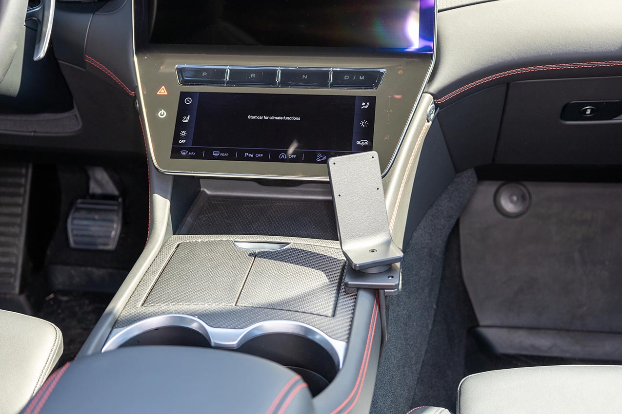 Brodit ProClip 836198 voor Maserati Grecale 2023-2026, Maserati GranTurismo 2023-2026 en Maserati GranCabrio 2023-2026 - montagefoto 8