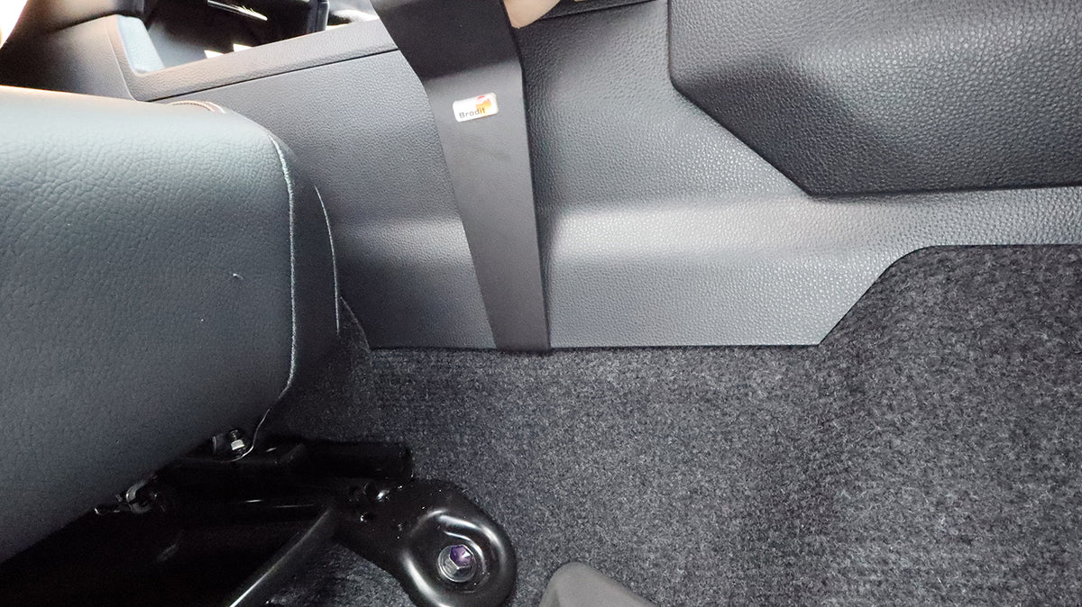 Brodit ProClip 836317 voor Toyota HiLux 2027 - montagepositie op dashboard