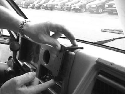 Brodit ProClip 851838 voor Chevrolet Van 1978-1995 en GMC Van 1978-1995 - ProClip geplaatst in het voertuig