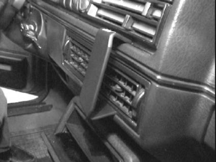 Brodit ProClip 851959 voor Volkswagen Rabbit 1984-1991, Volkswagen Jetta 1984-1991 e.a. - detail van dashboardmontage