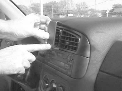 Brodit ProClip 851990 voor Volkswagen Vento 1994-1998, Volkswagen Rabbit 1996-1998 e.a. - montagepositie op dashboard