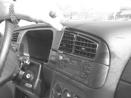 Brodit ProClip 851990 voor Volkswagen Vento 1994-1998, Volkswagen Rabbit 1996-1998 e.a. - detail van dashboardmontage