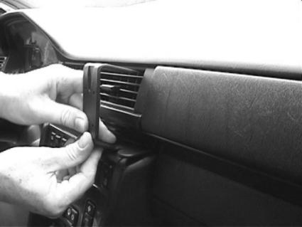 Brodit ProClip 852017 voor Mercedes Benz 124 (200-500E) 1986-1994 - ProClip geplaatst in het voertuig