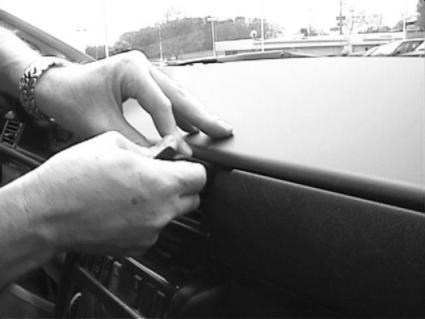 Brodit ProClip 852017 voor Mercedes Benz 124 (200-500E) 1986-1994 - detail van dashboardmontage