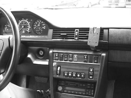 Brodit ProClip 852017 voor Mercedes Benz 124 (200-500E) 1986-1994 - installatiepositie