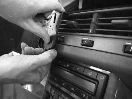 Brodit ProClip 852039 voor Mercedes Benz SL-Class 1989-2002 - detail van dashboardmontage