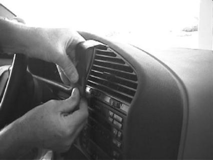 Brodit ProClip 852043 voor BMW 3-series E36 1991-1998 - montagepositie op dashboard