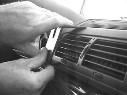 Brodit ProClip 852083 voor BMW 7-series E38 1994-2001 en BMW 7-series E38 1995-2001 - detail van dashboardmontage