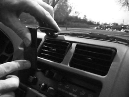 Brodit ProClip 852098 voor Toyota RAV 4 1995-2000 en Toyota RAV 4 1994-2000 - ProClip geplaatst in het voertuig