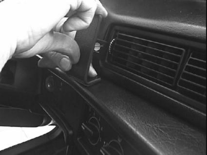 Brodit ProClip 852111 voor Volvo 940 1991-1998 en Volvo 740 1991-1998 - ProClip geplaatst in het voertuig