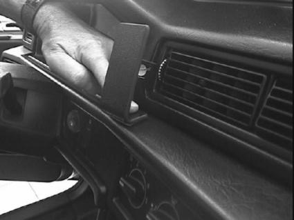 Brodit ProClip 852111 voor Volvo 940 1991-1998 en Volvo 740 1991-1998 - detail van dashboardmontage
