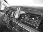 Brodit ProClip 852156 voor Ford Crown Victoria 1995-2012, Mercury Marauder 2003-2005 en Mercury Grand Marquis 1995-2010 - detail van dashboardmontage