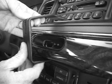 Brodit ProClip 852157 voor Ford Crown Victoria 1995-2012, Mercury Marauder 2003-2005 en Mercury Grand Marquis 1995-2010 - montagepositie op dashboard
