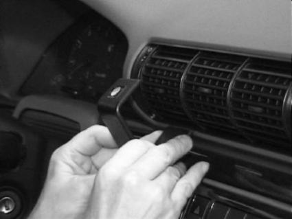 Brodit ProClip 852169 voor Audi S4 Sedan 1995-2000, Audi S4 Avant 1995-2001 e.a. - montagepositie op dashboard
