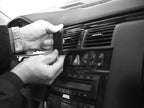Brodit ProClip 852198 voor Mercedes Benz E-Class, Stationwagon 1996-2003, Mercedes Benz E-Class, Stationwagon 1995-2002 e.a. - montagepositie op dashboard