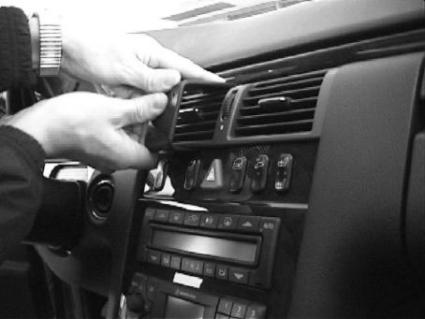 Brodit ProClip 852198 voor Mercedes Benz E-Class, Stationwagon 1996-2003, Mercedes Benz E-Class, Stationwagon 1995-2002 e.a. - ProClip geplaatst in het voertuig