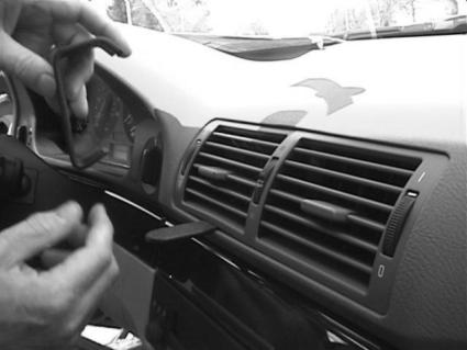 Brodit ProClip 852280 voor BMW 5-series M5 E39 1996-2003 - montagepositie op dashboard